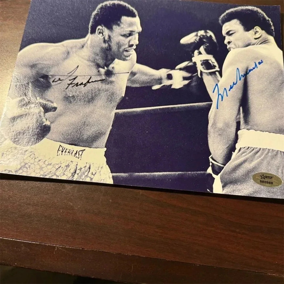 Joe Frazier & Muhammad Ali Signed 8x10 Boxing Photo Original - Picture 2 of 2